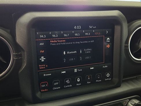 Used 2021 Jeep Gladiator Overland w/ Uconnect 4C Nav & Sound Group AWD/4WD image 17