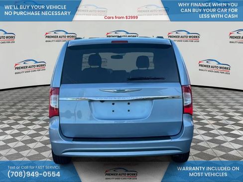Used 2013 Chrysler Town & Country Touring FWD image 5