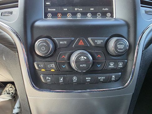 Used 2021 Jeep Grand Cherokee Laredo image 19