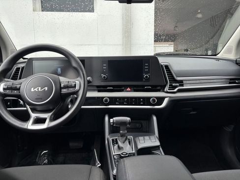 Used 2025 Kia Sportage LX FWD image 17