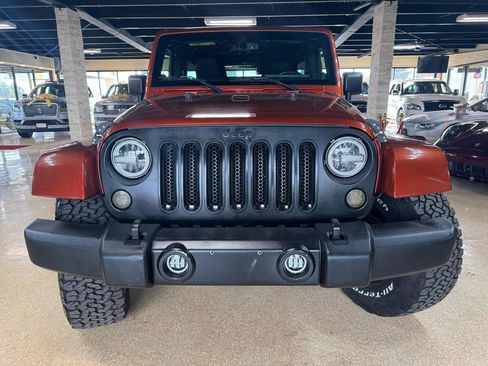 Used 2014 Jeep Wrangler Unlimited Sahara w/ Dual Top Group AWD/4WD image 2