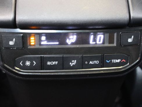 Used 2024 Toyota Highlander Platinum AWD/4WD image 30