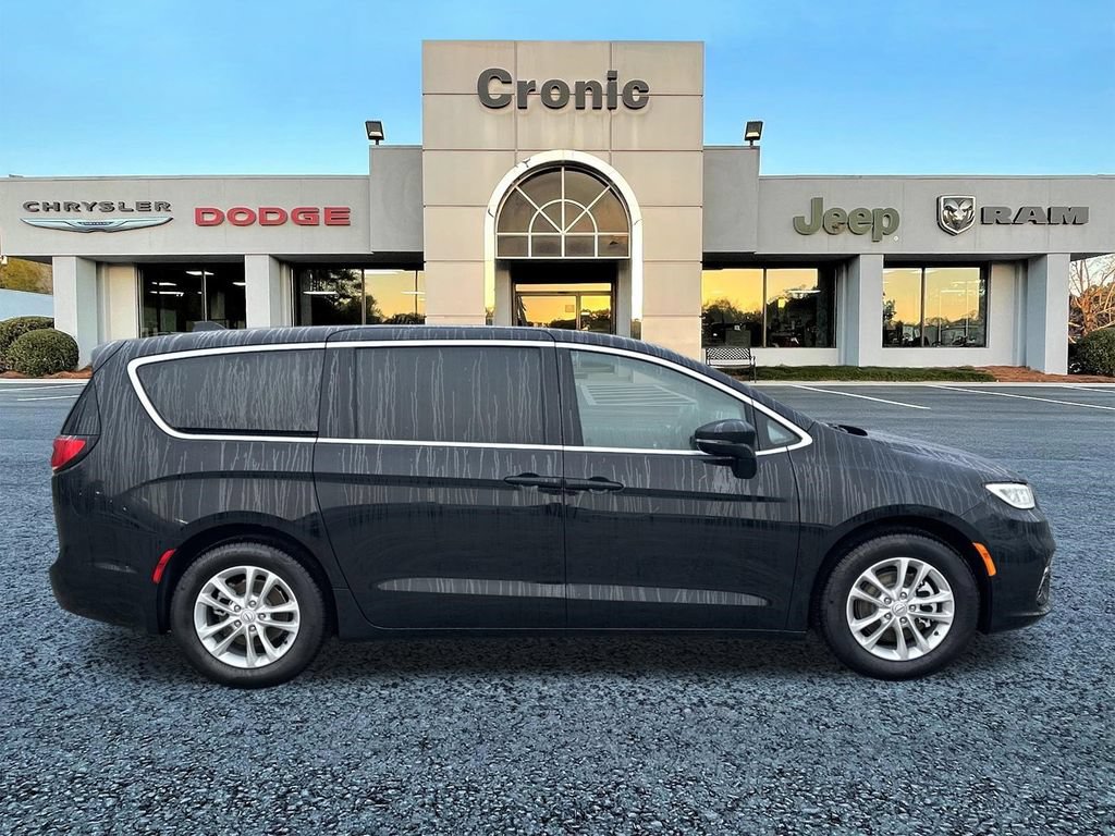 New 2026 Chrysler Pacifica Select FWD image 2