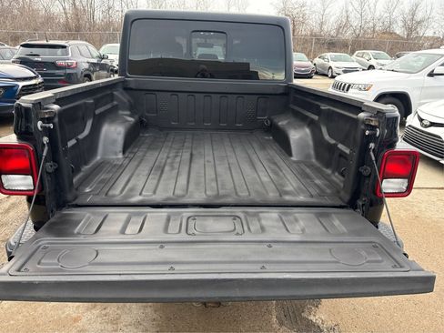 Used 2021 Jeep Gladiator Sport image 16