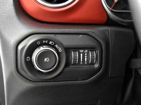 Used 2022 Jeep Wrangler Unlimited Rubicon w/ LED Lighting Group AWD/4WD image 10