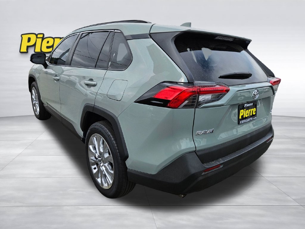 Used 2022 Toyota RAV4 XLE Premium FWD image 3