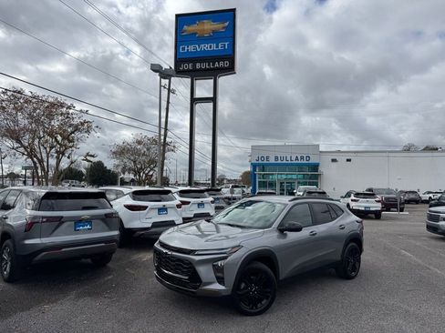 New 2026 Chevrolet Trax ACTIV w/ Driver Confidence Package FWD image 1