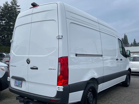 Used 2025 Mercedes-Benz Sprinter 2500 image 2