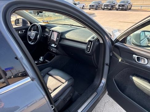 Used 2023 Volvo XC40 B5 Plus AWD/4WD image 15