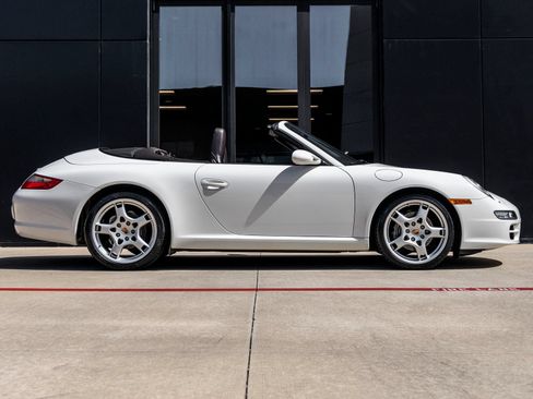 Used 2006 Porsche 911 Carrera RWD image 12