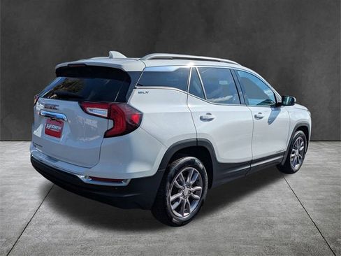 Used 2023 GMC Terrain SLT image 4