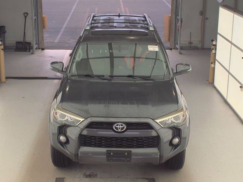Used 2016 Toyota 4Runner SR5 Premium image 3