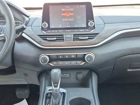 Used 2025 Nissan Altima 2.5 SV FWD image 13