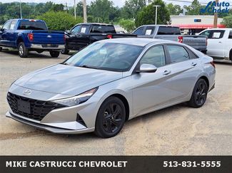 Used 2023 Hyundai Elantra SEL image 1