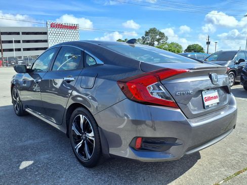 Used 2017 Honda Civic Touring image 3