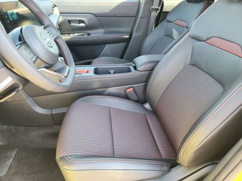 New 2025 Nissan Kicks SR w/ Illumination Package AWD/4WD image 9