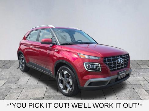 Used 2025 Hyundai Venue Limited FWD image 1