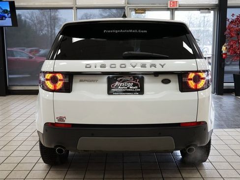 Used 2018 Land Rover Discovery Sport SE image 15