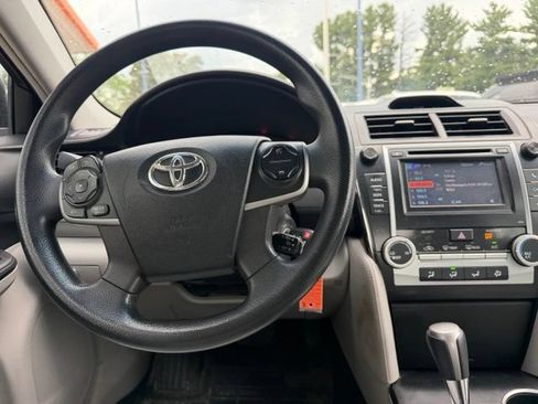 Used 2012 Toyota Camry LE FWD image 18