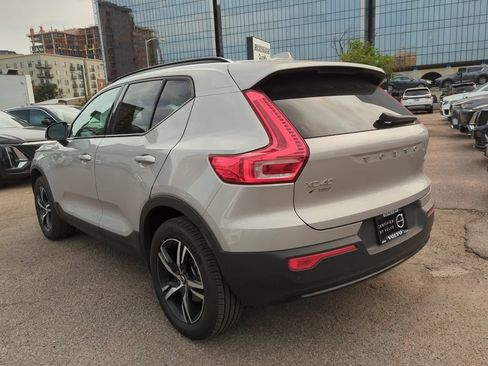 Used 2024 Volvo XC40 B5 Core AWD/4WD image 5