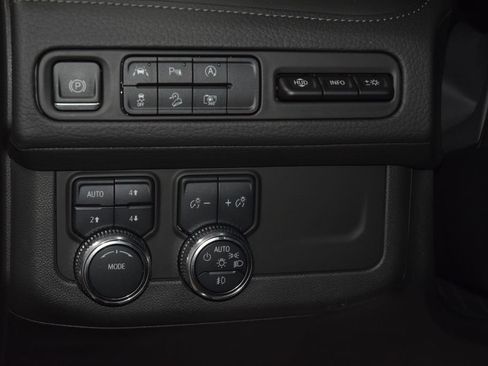 Used 2024 GMC Yukon XL Denali AWD/4WD image 37