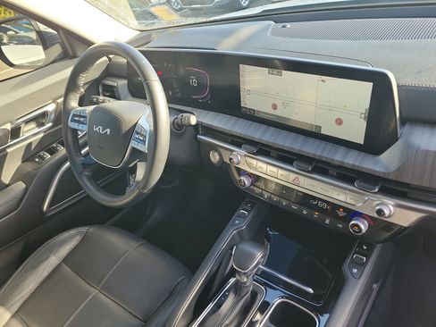 Certified 2023 Kia Telluride EX w/ EX Captain's Chair Package image 8