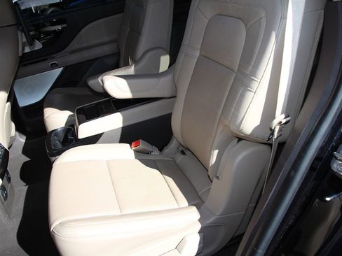 Certified 2022 Lincoln Aviator Reserve w/ Equipment Group 201A image 16