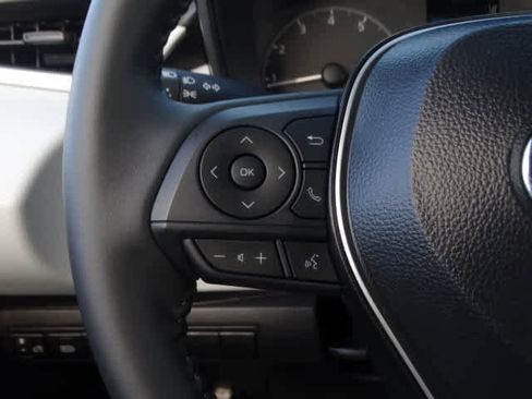Used 2025 Toyota Corolla SE image 38
