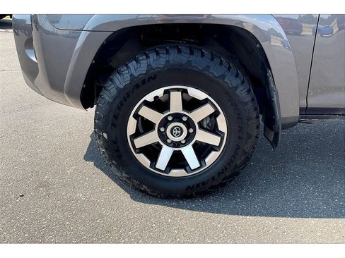 Used 2022 Toyota 4Runner TRD Off-Road image 9