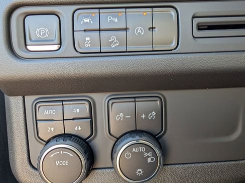 Used 2023 Chevrolet Suburban Z71 AWD/4WD image 30