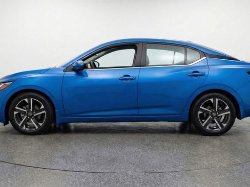 Used 2025 Nissan Sentra SV image 5
