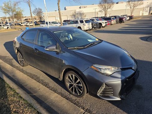 Used 2019 Toyota Corolla SE image 3