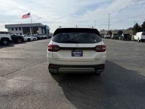 Used 2023 Honda Pilot Touring image 6