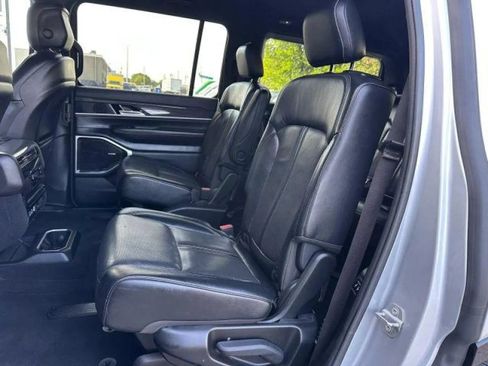 Used 2022 Jeep Wagoneer Series III w/ Flexible Seating Group RWD image 19