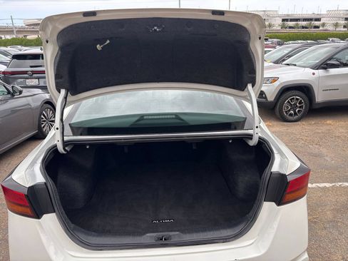 Used 2025 Nissan Altima 2.5 SV FWD image 30
