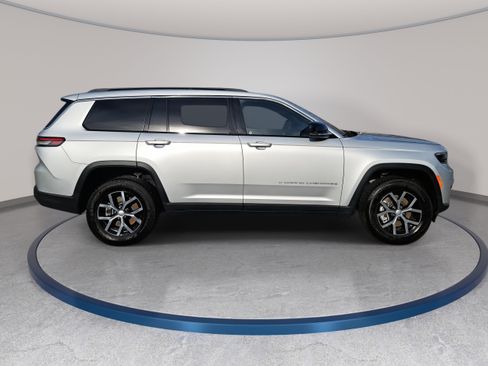 New 2025 Jeep Grand Cherokee L Limited RWD image 4