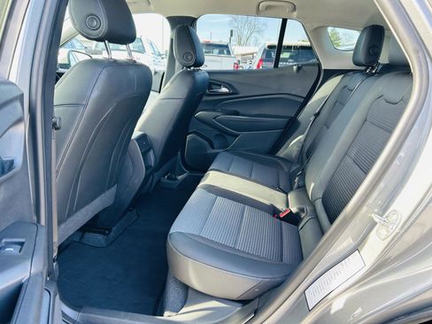 Used 2025 Chevrolet Trax LT image 23