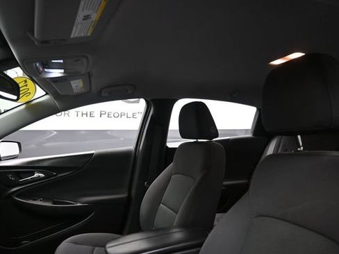 Used 2017 Chevrolet Malibu LT FWD image 18