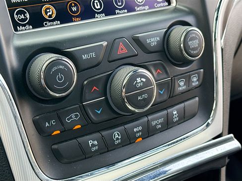 Used 2018 Jeep Grand Cherokee Limited AWD/4WD image 11