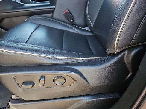 Used 2022 GMC Yukon XL SLT image 23