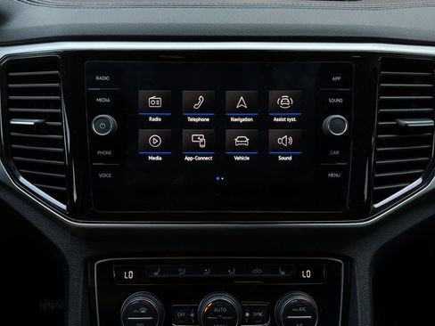 Used 2022 Volkswagen Atlas Cross Sport SE FWD image 30
