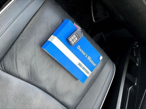 Used 2023 Honda Odyssey Elite image 11