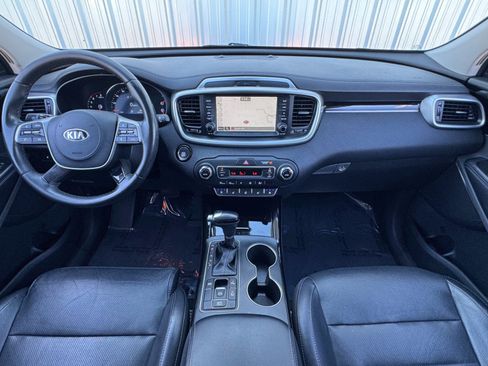 Used 2019 Kia Sorento SX w/ SX Touring Package image 12