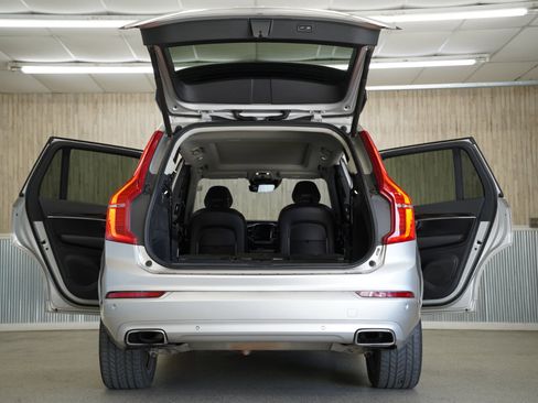 Used 2017 Volvo XC90 T6 Momentum w/ Vision Package image 40