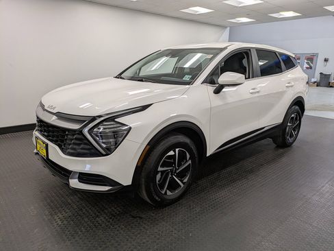 Certified 2024 Kia Sportage LX image 1