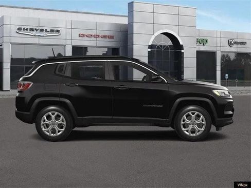 New 2024 Jeep Compass Latitude w/ Convenience Group AWD/4WD image 9