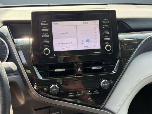 Used 2022 Toyota Camry LE FWD image 19