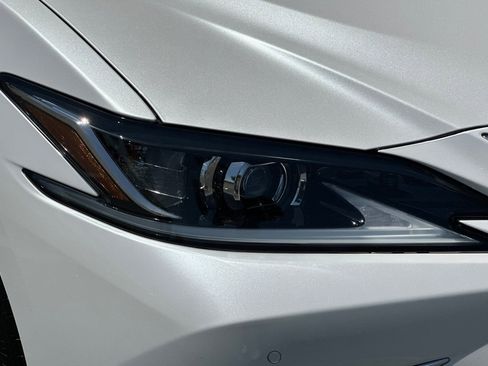 Used 2024 Lexus ES 350 w/ Premium Package FWD image 9