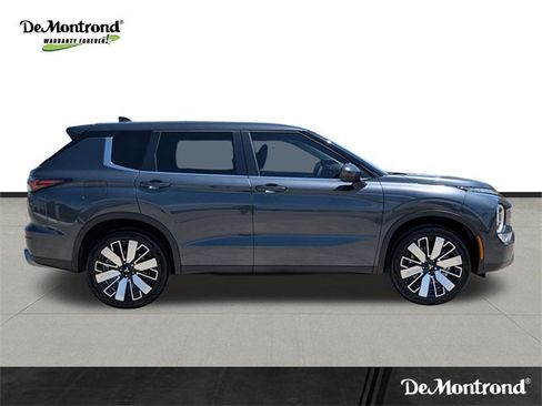 New 2025 Mitsubishi Outlander SE image 4