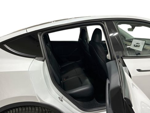 Certified 2023 Tesla Model Y Long Range AWD/4WD image 11